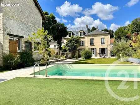 maison 11 pièces 259 m²