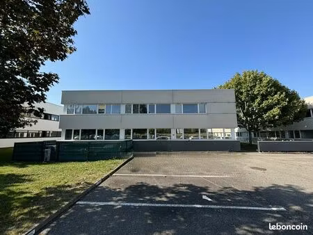 bureaux 75 m²