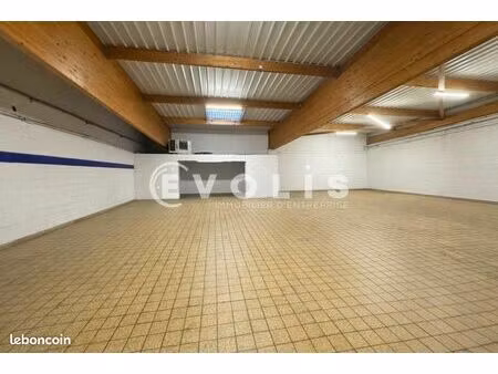 local commercial 1 600 m²