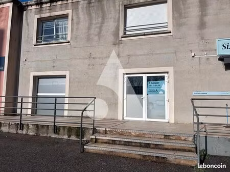 local commercial 136 m² pertuis