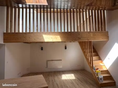 loue t3 /mezzanine / terrasse aux martres