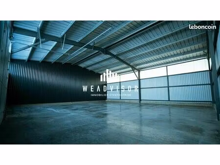 local d'activité 300 m²