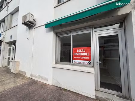 location local professionnel au forum 32m2