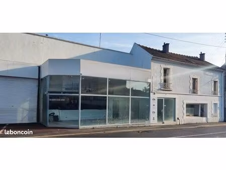 local commercial ou d'activités à vendre