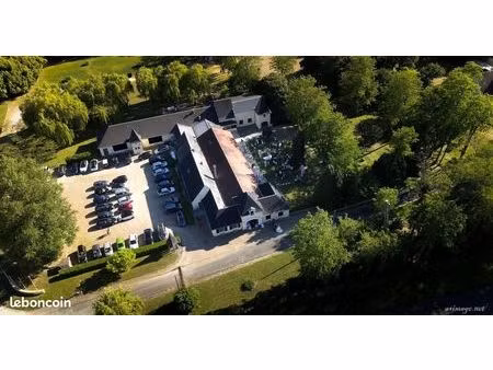 local 1050 m² tours