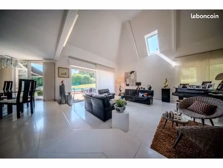 maison d’exception de 218 m² sur la colline d’oberhausbergen avec piscine