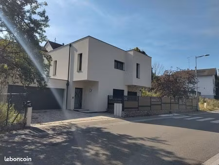 villa 155 m² de 2024 sur 4 40 ares avec piscine chauffée