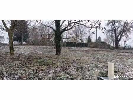 terrain à bâtir de1168 m2 à méricourt  dans un secteur calme
