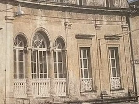 immeuble construit de 1839 a 1842 de 5 appartements