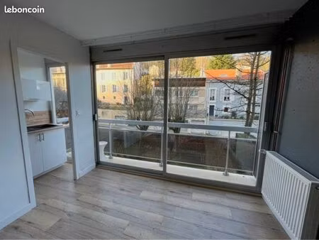 a louer studio entièrement rénové 25m2