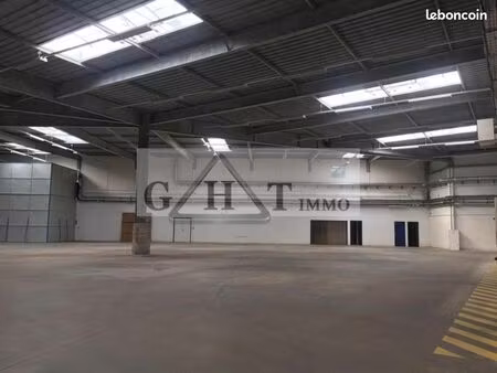 local bureaux 2 906 m²