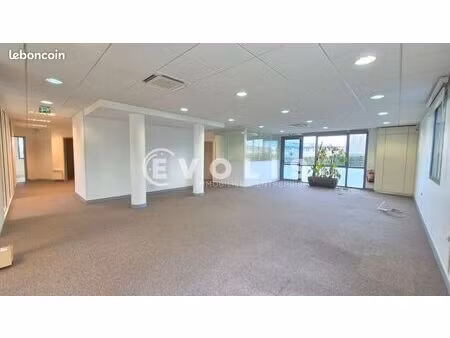 bureaux 176 m²