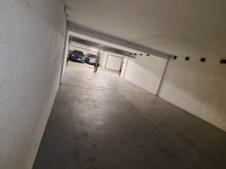 box de 50 m2 situé dans une résidence sécurisée et recherchée