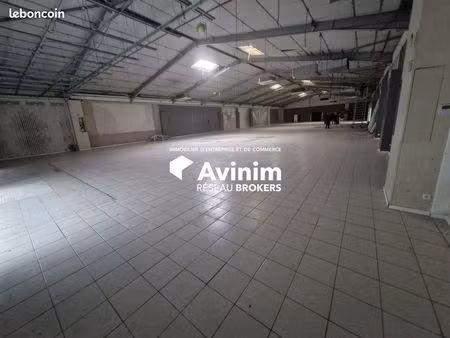 local commercial 1200 m² claye-souilly