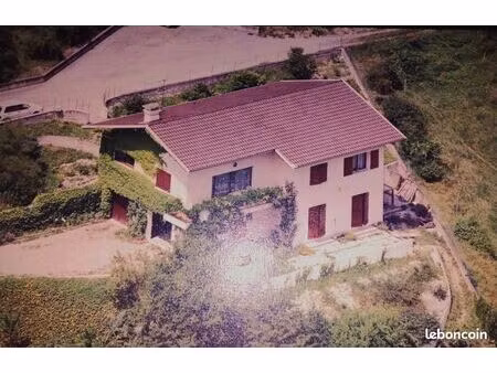 maison de famille à rafraîchir  vue imprenable face aux belledonnes
