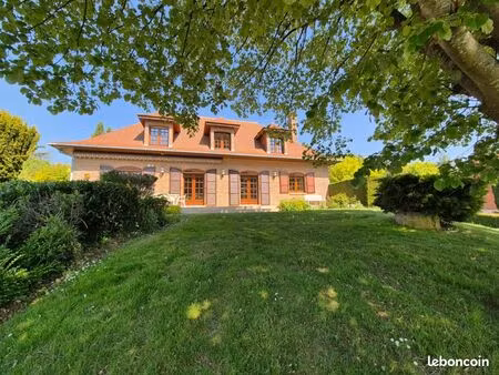 propriété 7 pièces 222 m²