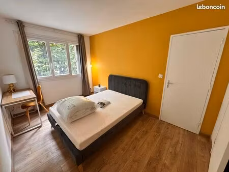 chambre dans appartement rénové et meublé à neuf pour etudiant ou jeune travailleur
