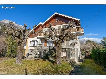 maison 7 pièces 244 m²