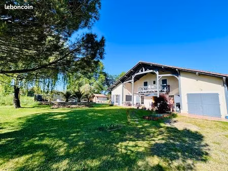 maison landaise avec piscine