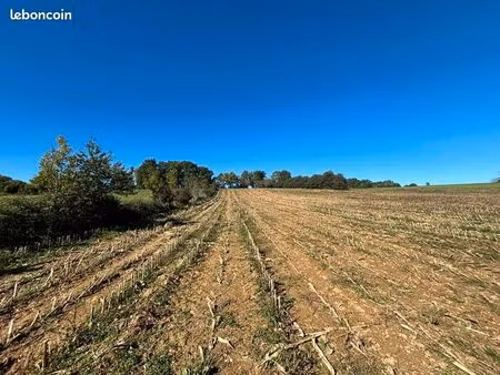 terrain 1 800 m² uglas