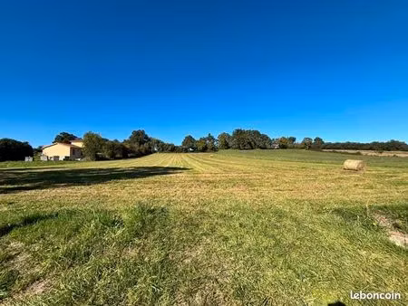 terrain 1 800 m² uglas
