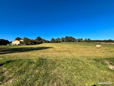 terrain 3 710 m² uglas