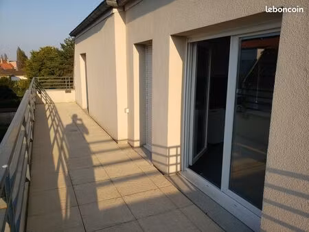 attique de 63m2 à louer meublé