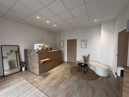 à louer – poste pour espace esthétique en freelance ou coworking – roissy-en-brie (77)