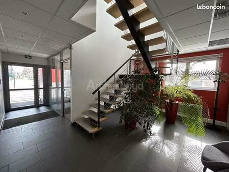 bureaux 84 m²