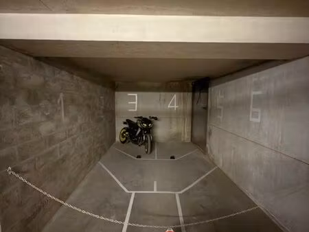 parking moto / scooter / 2 roue sécurisé