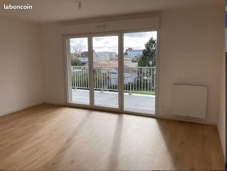 appartement 4 pièces + balcon + 2 parkings à challans