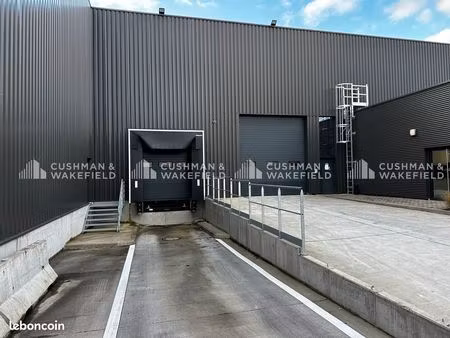 local industriel 2 200 m²