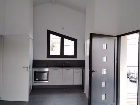 bel appartement nu de 55 m2 sans vis-à-vis dans résidence de 3 logements – a 5 mn à pied d