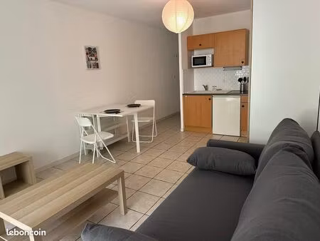 studio de 24 51 m² / eau chaude  chauffage et électricité inclus / proche commerces / meub