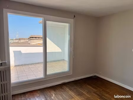 2 pièces très lumineux 45 m2 + terrasse