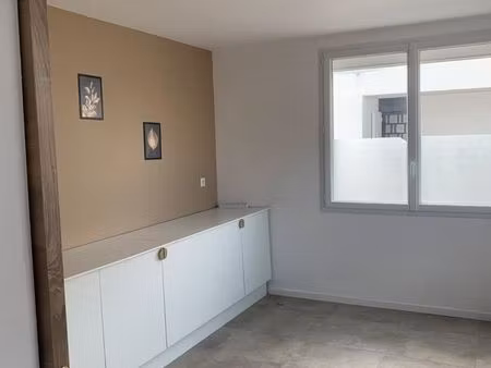 local commercial (ou bureaux) 52m2 axe entrant royan