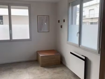 murs commerciaux libres 52m2 axe entrant royan