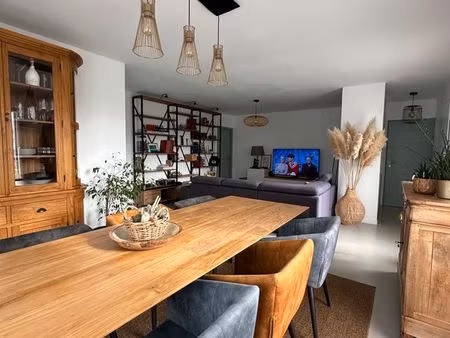 maison récente de plain-pied avec piscine