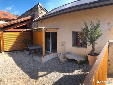 maisonnette indépendante meublée 30m2 climatisée avec terrasse pergola
