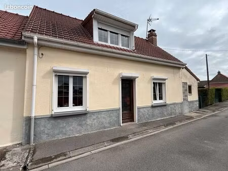 maison semi-mitoyenne de 105m2 avec garage et dépendance