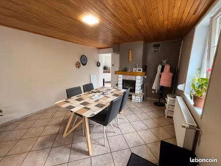 maison semi-mitoyenne de 105m2 avec garage et dépendance