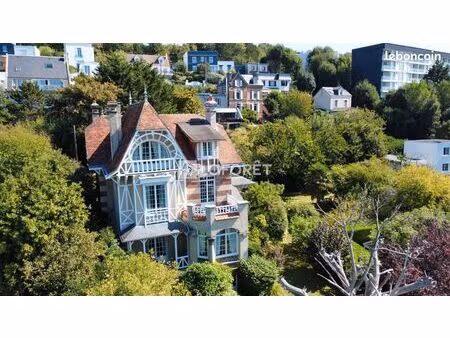 villa 8 pièces 247 m²