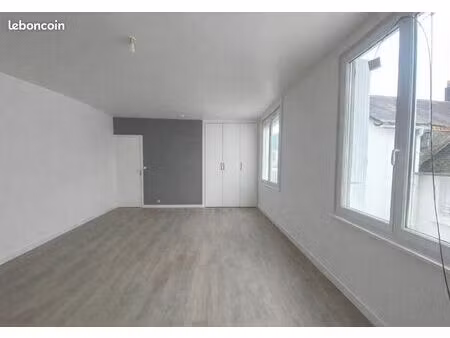 location appartement 2 pièces 53 metres carré hyper centre challans  entièrement rénové av