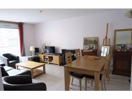 location appartement  68.82 m² t-3 à villeurbanne  1 011 €