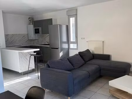 location d’un t3 meublé + garage à villeurbanne gratte-ciel
