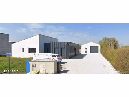 locaux : bureaux et dépot