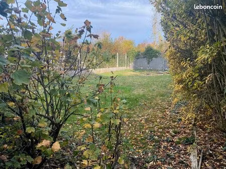 grande maison de ville de 133m² + hangar de 200 m² + étable à rénover : un véritable poten