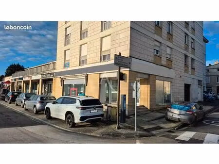 local commercial 89 m² saintes