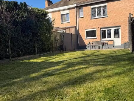 superbe bâtir rénovée blanc four