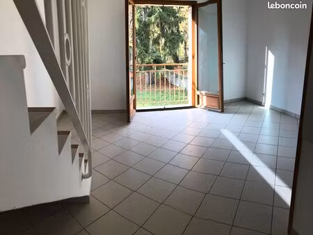 appartement t2 duplex chauffage inclus garage disponible